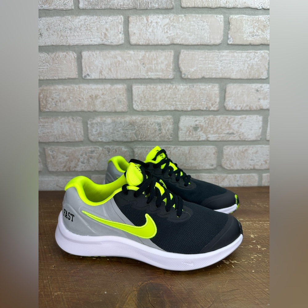 Nike Star Runner 3 GS Play Youth Running Shoes Size 3.5 - 0382